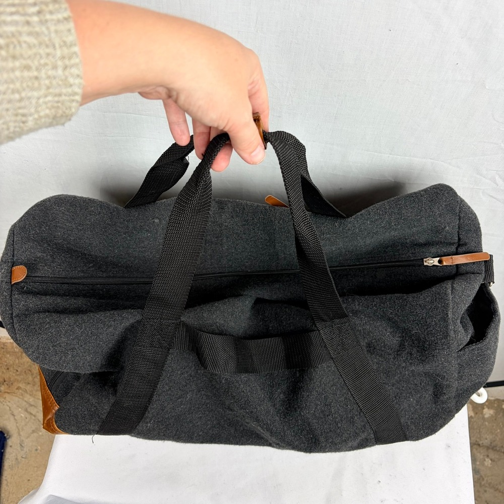 F&CO Charcoal Gray Wool Felt Duffel Bag Tan Leather Trim Weekend Travel Carry On - Picture 7 of 9